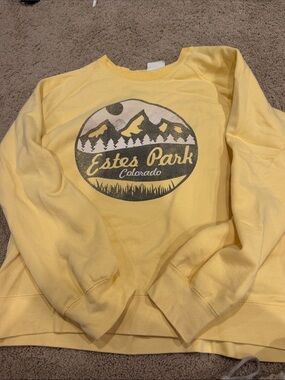 Estes Park Colorado Yellow Graphic Crewneck Sweatshirt butter yellow